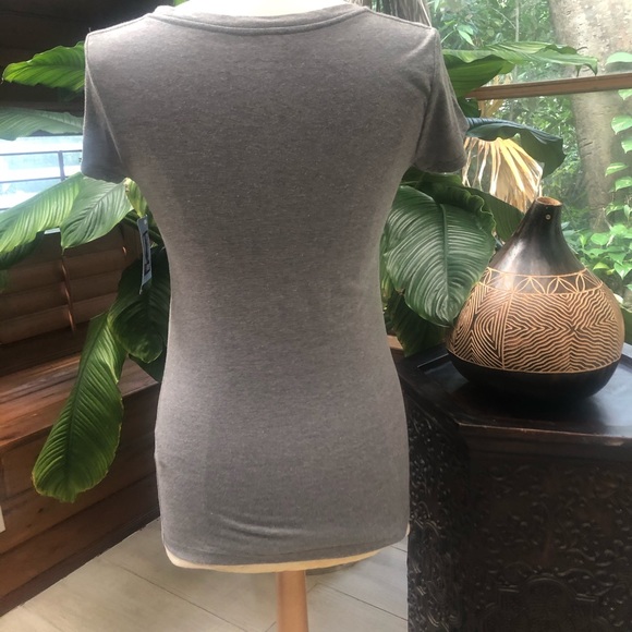 🔥Miami Heat 5th & Ocean V Neck T-Shirt - Picture 5 of 7